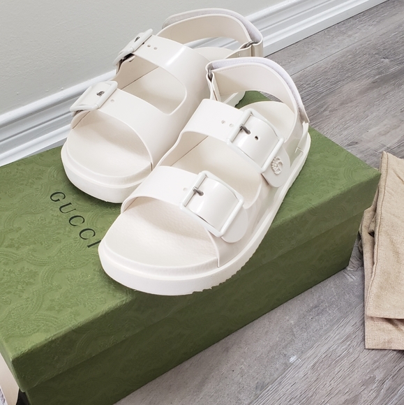 ***SOLD***100% Authentic Gucci Isla Buckled Rubber Sandals White Sz 38 - Picture 1 of 11